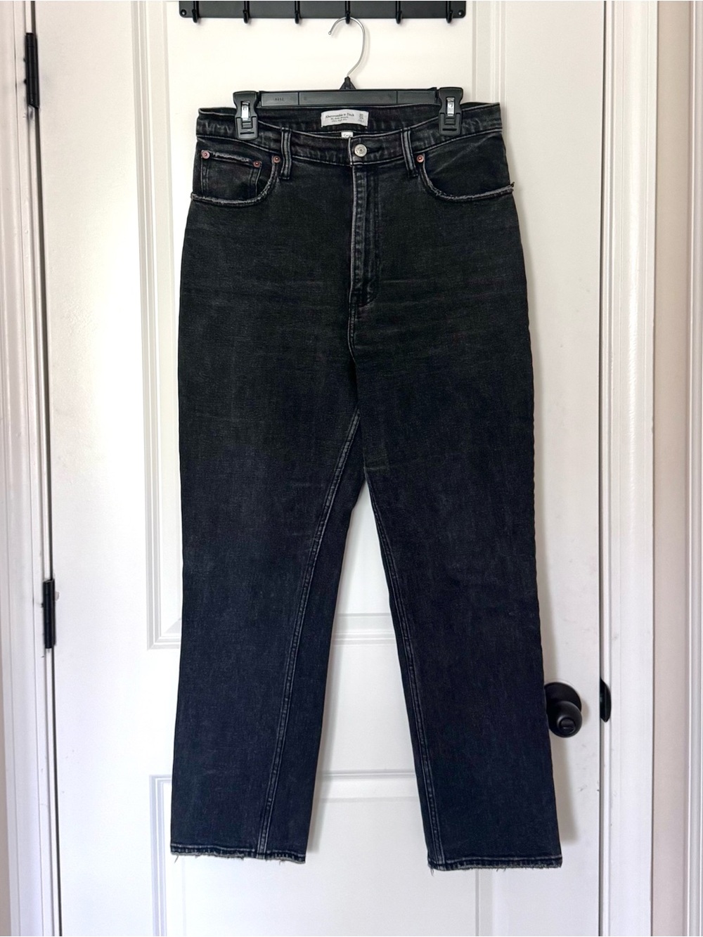 Abercrombie & Fitch Ultra High Rise Ankle Straight Jeans in Black